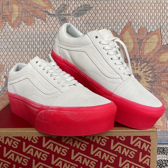 Vans WMNS Old Skool Stacked 
Suede Blanc De Blanc/Pink
VN0A7Q5MCCS
Platforms - Picture 5 of 16